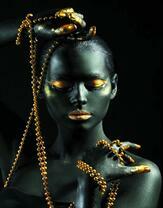 Без бренда «Девушка в черно-золотом макияже» в Ставрополе